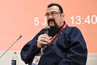 «Семья моего отца с Дальнего Востока»: Стивен Сигал рассказал о своих русских корнях