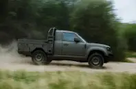 Land Rover создала Defender, на котором наконец-то можно съехать с асфальта