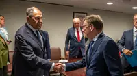 Вадефуль объяснил цивилизованностью рукопожатие с Лавровым