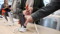 Axios: Apple представит первый складной iPhone 9 сентября