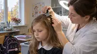 Не только школа: Врач объяснила, почему осенью у детей чаще находят вшей