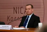 «К нему никто не приедет даже на поминки»: Медведев высмеял Мерца, возмущённого встречей Шрёдера с Путиным