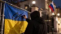 Надпись «Слава России» на украинском флаге обернулась для эстонца сроком