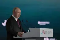 Путин поручил полностью завершить формирование орбитальной группировки