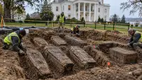 У резиденции губернатора в США нашли семь гробов с человеческими останками