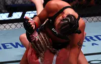 Россиянка Железнякова проиграла Перейре техническим нокаутом на турнире UFC