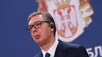 Вучич в предвыборном ролике появился в футболке, обклеенной оскорблениями