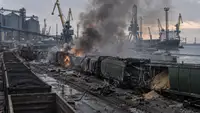 Поймали на погрузке: ВС РФ ударили по ж/д составу с грузами для ВСУ в порту Южный