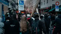 Во Франции в отдельных районах ввели комендантский час