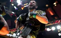 Махачев защитил титул в полусреднем весе и стал рекордсменом UFC