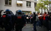 Песков ответил «у нас свои школьники» на вопрос о протестах во Франции