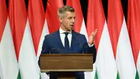 «Отказался только от зарплаты»: в Венгрии разгорелся скандал вокруг возможной отставки министра