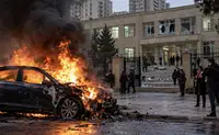 В Баку подожгли машину директора школы на фоне споров о запрете хиджабов
