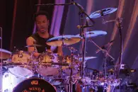 Ударника Earth, Wind & Fire ввели в искусственную кому после сердечного приступа