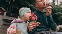 Педиатр Коршун: здоровым детям можно есть мороженое в холодную погоду