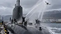 Британских моряков учат сбивать дроны с помощью пожарных шлангов