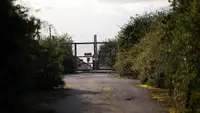 Двух граждан Латвии, задержанных на базе британских ВВС, отпустили под залог