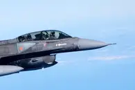 Французский военный самолёт нарезает круги у границы России