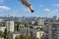 Падение разгонного блока ракеты к Patriot на дома в Киеве попало на видео