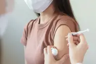 Врач Каприн: Онкопациентов прививают от гриппа вакцинами без живого вируса