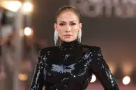 Дженнифер Лопес не стала останавливать концерт, несмотря на истекающую кровью рану