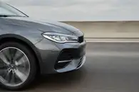 Снега нет, а тормоза уже подводят: Автоюрист раскрыл риски поздней смены шин