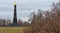 Камни Петра I попали в памятник Дмитрию Донскому, а спустя три века украсили музей
