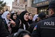 В Баку арестовали 37 человек, выступавших против запрета хиджабов в школах