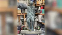 Памятник Достоевскому снова установили в Дрездене после демонтажа