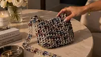 Из мусора — в модный аксессуар: жительница Пензы собирает по 500 ключиков на одну сумку