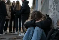 В Уссурийске 15 подростков избили пятиклассницу и заставляли её есть листья
