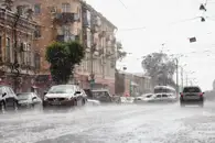 Дептранс призвал москвичей пересесть на общественный транспорт из-за дождя