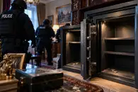Полтонны наличных исчезли перед обыском: Экс-министр Венгрии показал следакам фокус