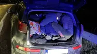 В тесноте, да не в обиде: В Эстонии поймали украинцев с мигрантами в багажнике