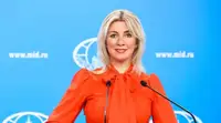 Дачич подарил Захаровой сербский народный женский костюм
