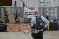 Во Франции число задержаний на школьных протестах превысило пять тысяч