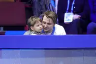 Александр Бублик вышел на тренировочный корт в Шанхае с четырёхлетним сыном