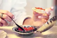 Диетолог назвала признаки испорченной красной икры