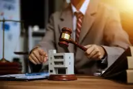 Суд отказал балетмейстеру Мариинки в возврате квартиры по «схеме Долиной»