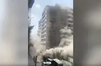 Многоэтажное здание обрушилось в Кении, под завалами до сотни людей