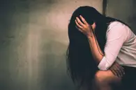 Британец 20 лет накачивал жену наркотиками и позволял незнакомцам насиловать её