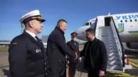 Зеленский во всём чёрном прибыл в Британию — у трапа его встретил Залужный