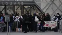 В Париже продолжаются погромы, число погибших достигло двух человек