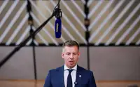 Премьер Венгрии пригрозил Орбану за подготовку «вооруженного мятежа»