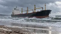 Шторм вынес грузовое судно на мель у калининградского побережья