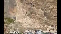В турецкой Каппадокии обрушилась скала, есть погибшие. Видео
