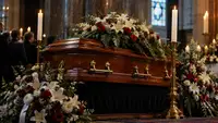 «‎Она вдруг села»: 15-летняя девушка очнулась в гробу во время своих похорон