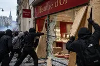В Нанте протестующие вновь разгромили ювелирный магазин Histoire d'Or