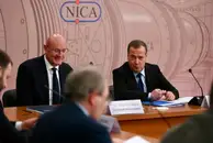 От «киевской воши» до «тифозной гниды»: Медведев 7 раз оскорбил Зеленского за один пост