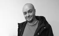 Умер бывший бас-гитарист группы «Кукрыниксы» Дмитрий Оганян